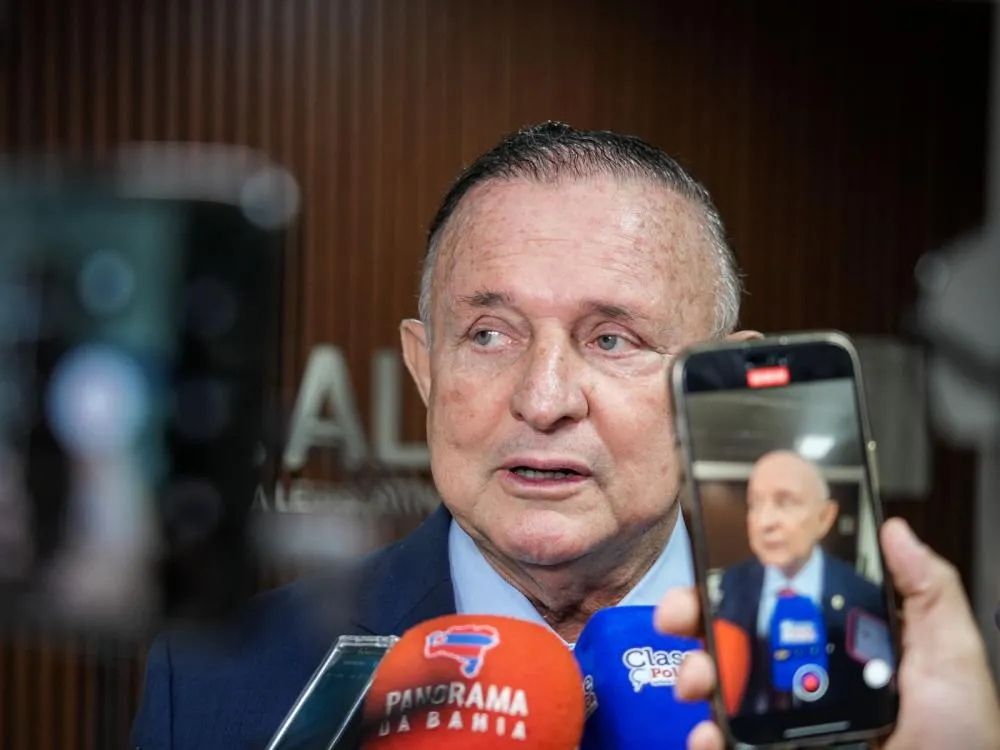 Em nota oficial, Adolfo Menezes “apoia ações judiciais que sejam respaldadas pela Constituição