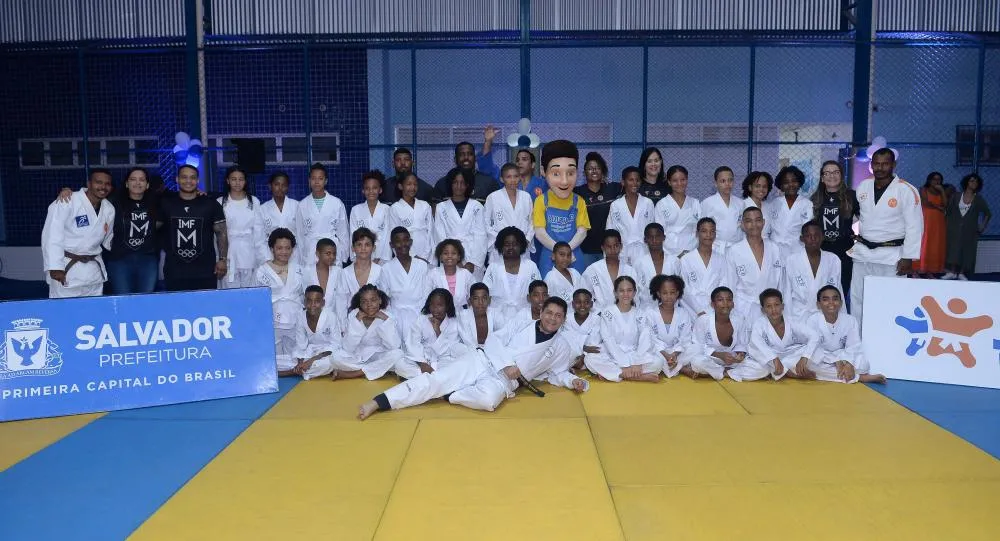 Projeto Judô nas Escolas recebe 50 novos quimonos em parceria com Comitê Olímpico Brasileiro