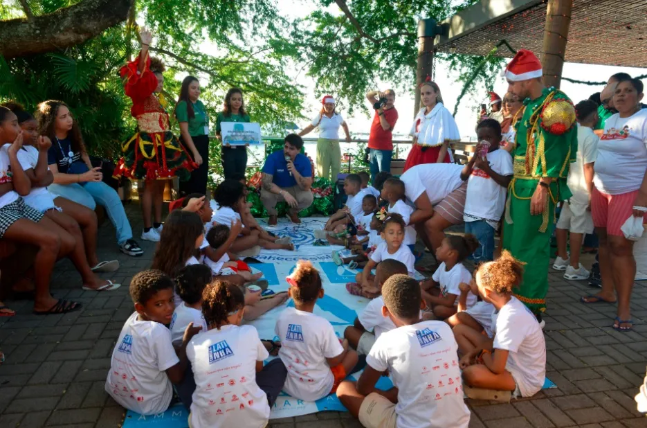 Prefeitura alegra criançada da Gamboa na terceira edição do Natal Mágico