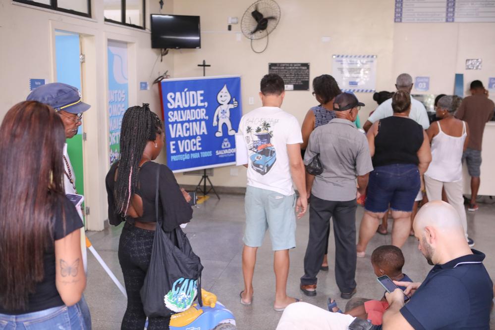 Vacinação contra dengue e Influenza prossegue neste domingo (10) em Salvador