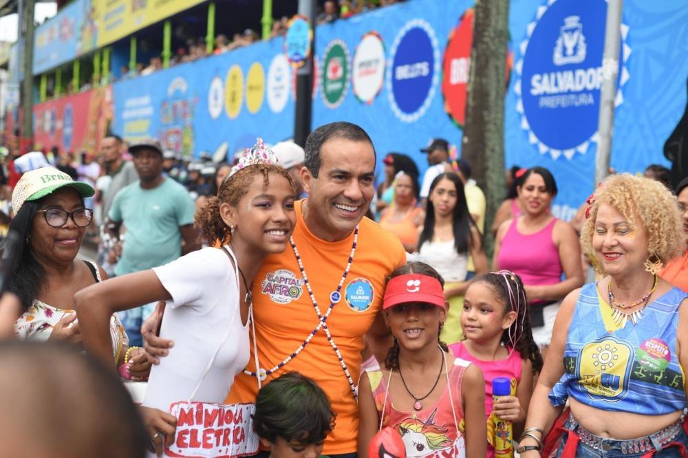 “É o Carnaval com maior participação popular da história da cidade”, afirma Bruno Reis