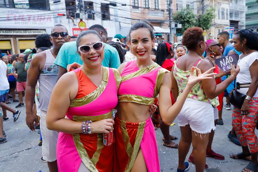 Fantasias que retratam memes da internet são sucesso absoluto no Carnaval de Salvado