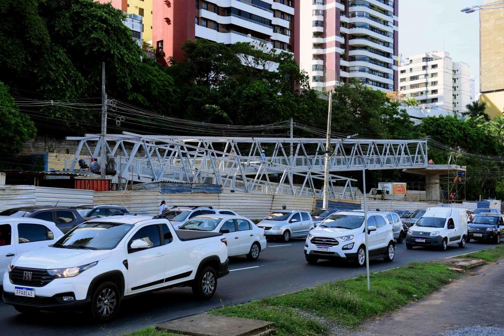 Nova passarela na Juracy Magalhães promete oferecer segurança e acessibilidade para pedestres