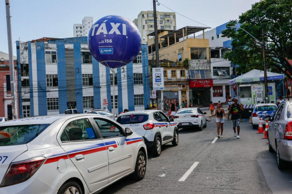 Mototaxistas, taxistas e motoristas de app elogiam organização do Carnaval e comemoram faturamento