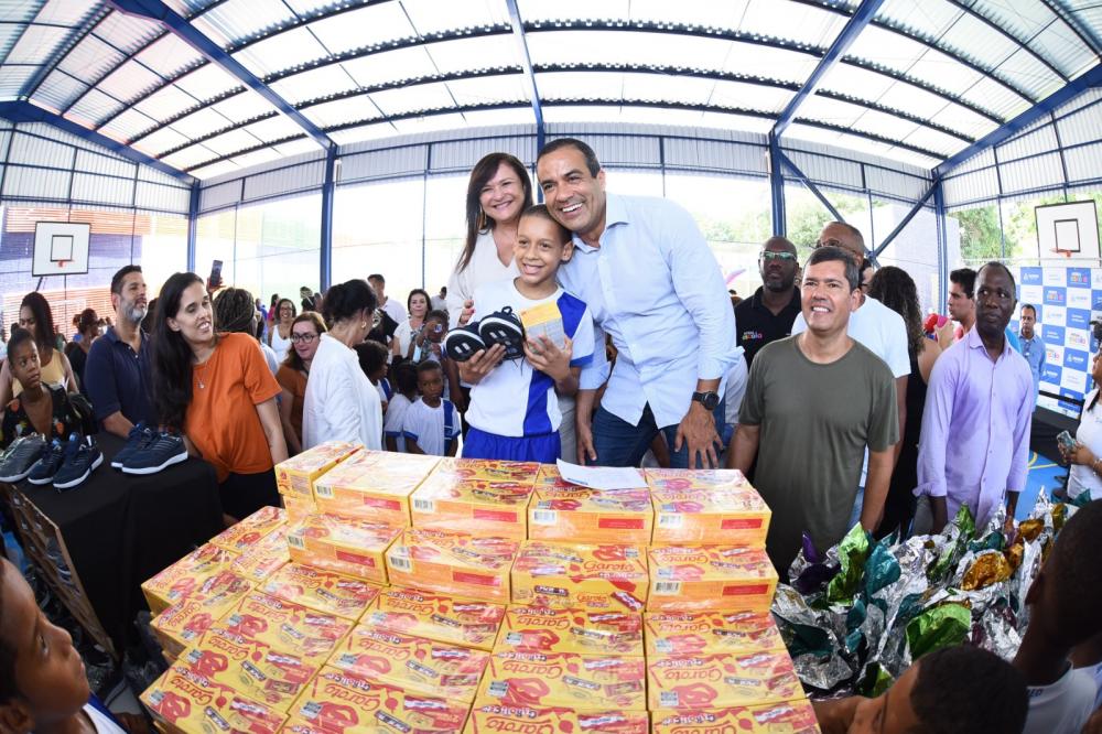 Prefeitura distribui 150 mil ovos de Páscoa e caixas de chocolate para alunos da rede municipal