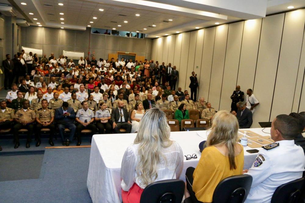  TIAGO LEÃO, DA SECOM DO GOVERNO DA BAHIA, FOI HOMENAGEADO NA ALBA.