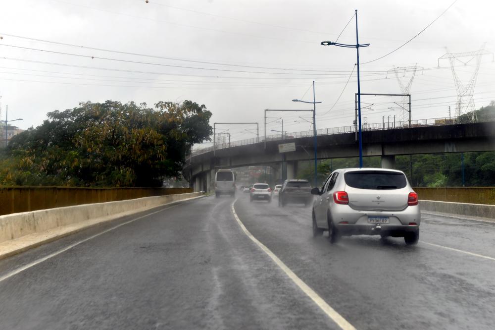 Transalvador ressalta que direção defensiva colabora para redução de acidentes no período de chuva