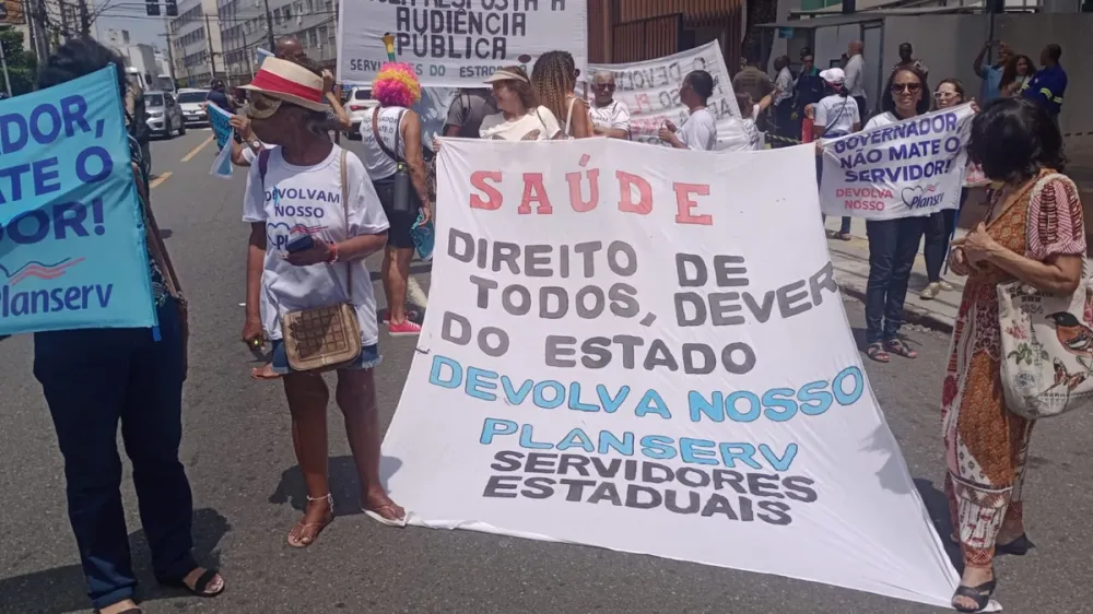 Beneficiários protestam contra sucateamento do Planserv em Salvador: 'Matadouro de servidor'