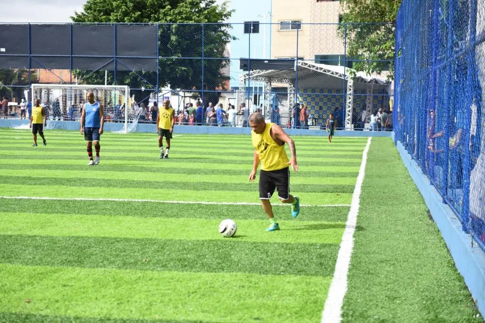 Prefeitura entrega novo Campo do Areal com grama sintética e estimula prática esportiva na Ribeira