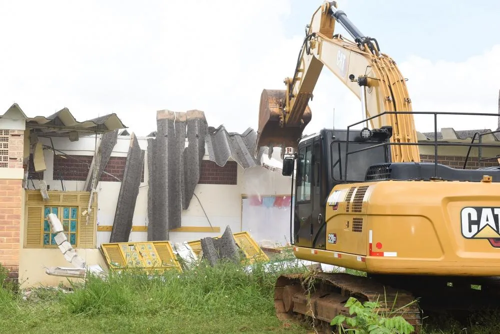 Com investimento de R$10 milhões, Prefeitura inicia reconstrução de escola em Cajazeiras VIII