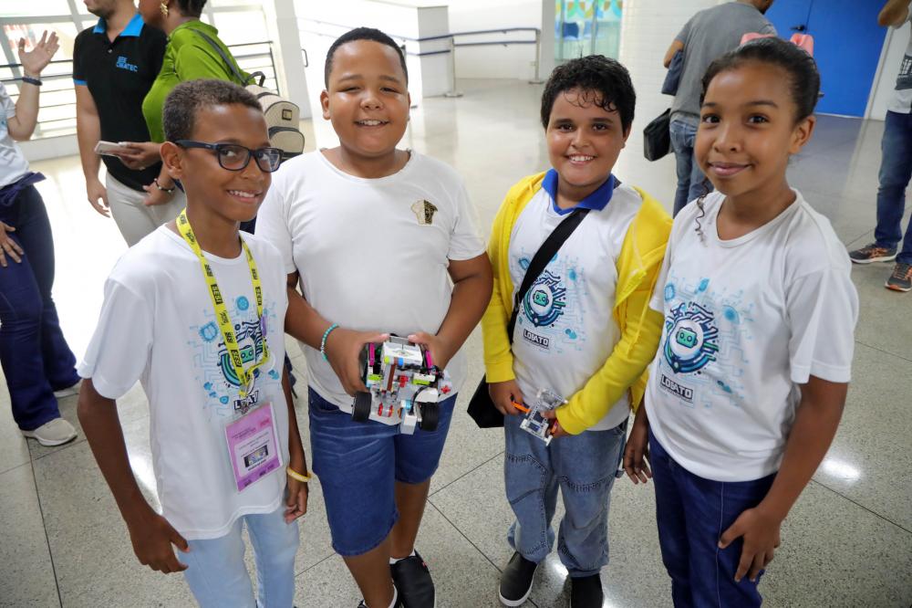 Alunos de Cmei no Lobato representam Salvador em competição nacional de robótica