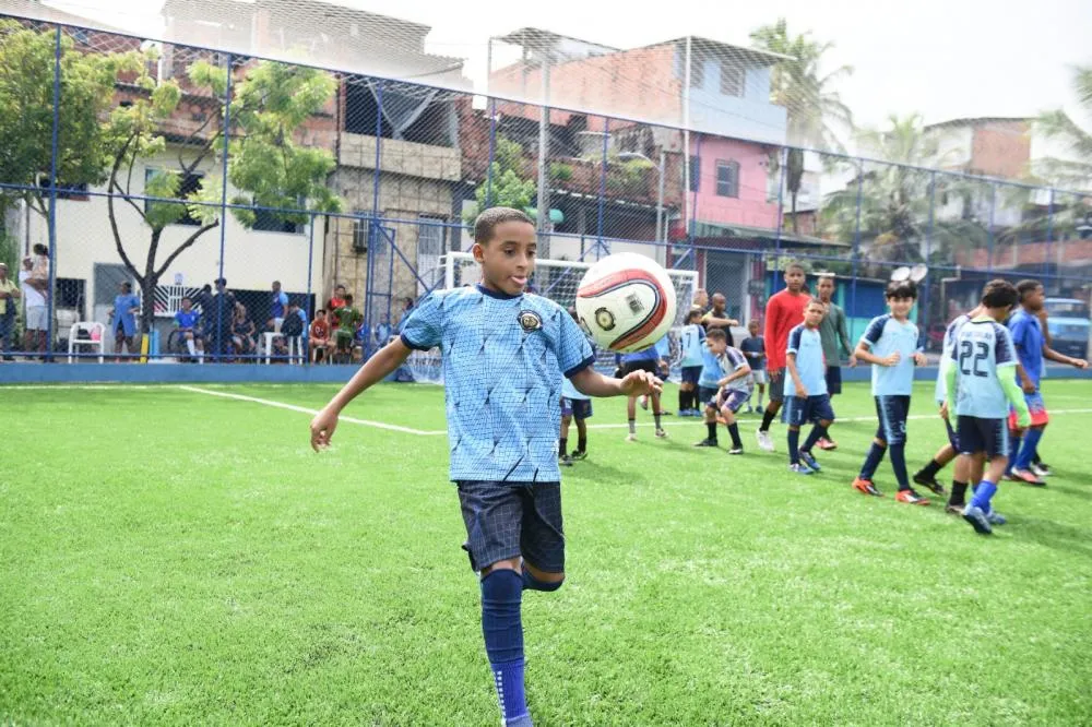 Prefeitura inaugura nova arena em Paripe e chega a 46 campos com grama sintética entregues em Salvador