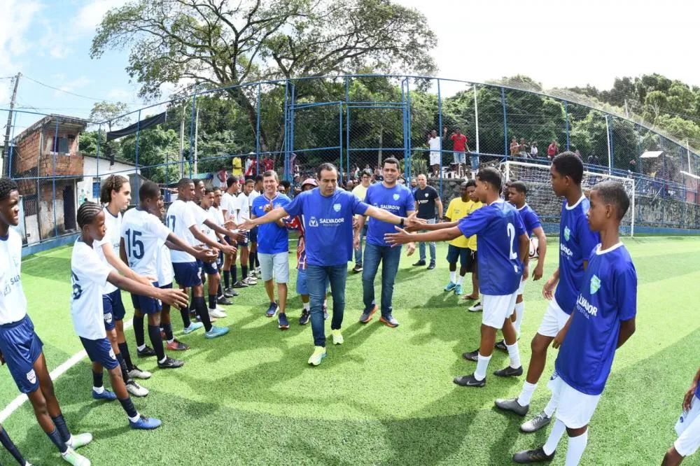 Prefeitura abre Copa Interbairros de Futebol e inaugura campo com grama sintética no Cabula