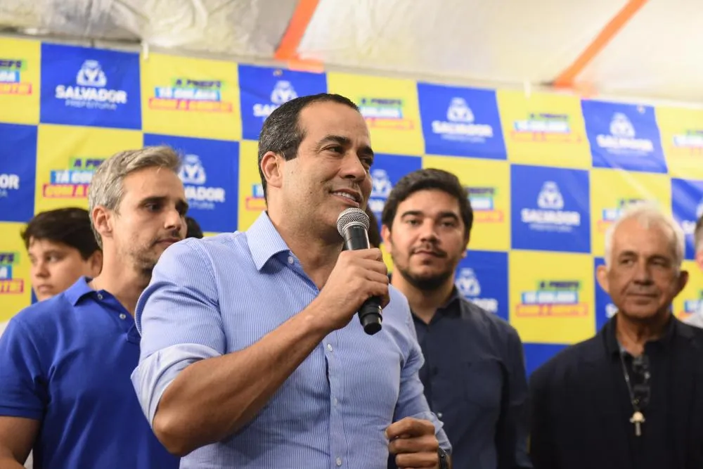 Prefeitura entrega requalificação da Rua das Rosas, na Pituba, e nova praça no Itaigara