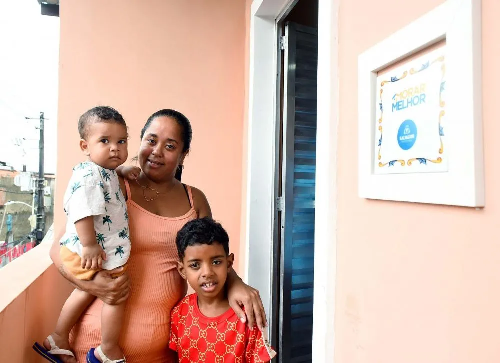 Prefeitura reforma mais 200 casas em Coutos e ultrapassa 1,4 mil habitações beneficiadas no bairro pelo Morar Melhor